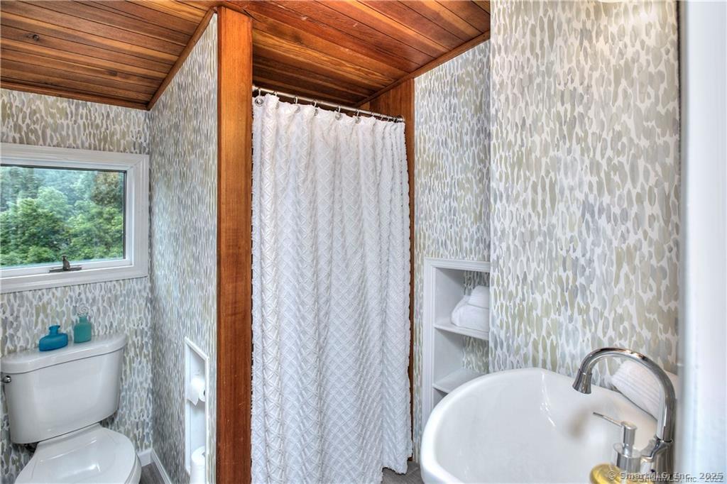 151 Sasapequan Road Fairfield, CT 06824 - Photo 16 of 25 a bathroom with a toilet and a sink