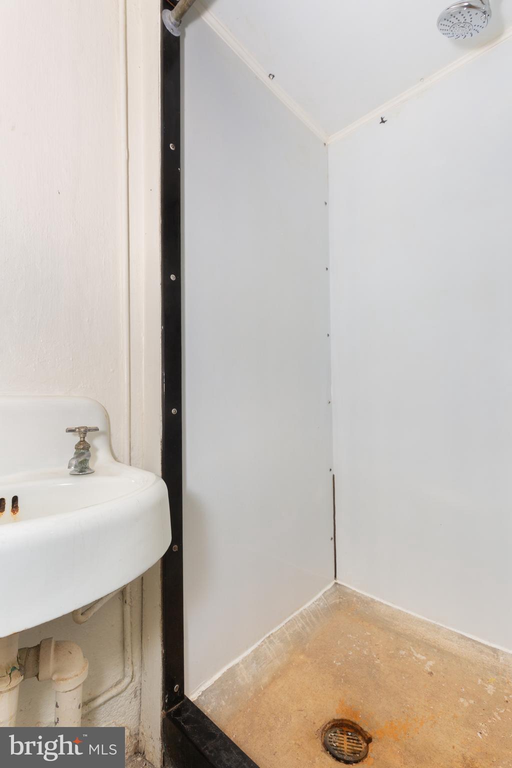 323 Broadmoor Road Baltimore, MD 21212 - Photo 27 of 40 Stand up shower in lower level bathroom