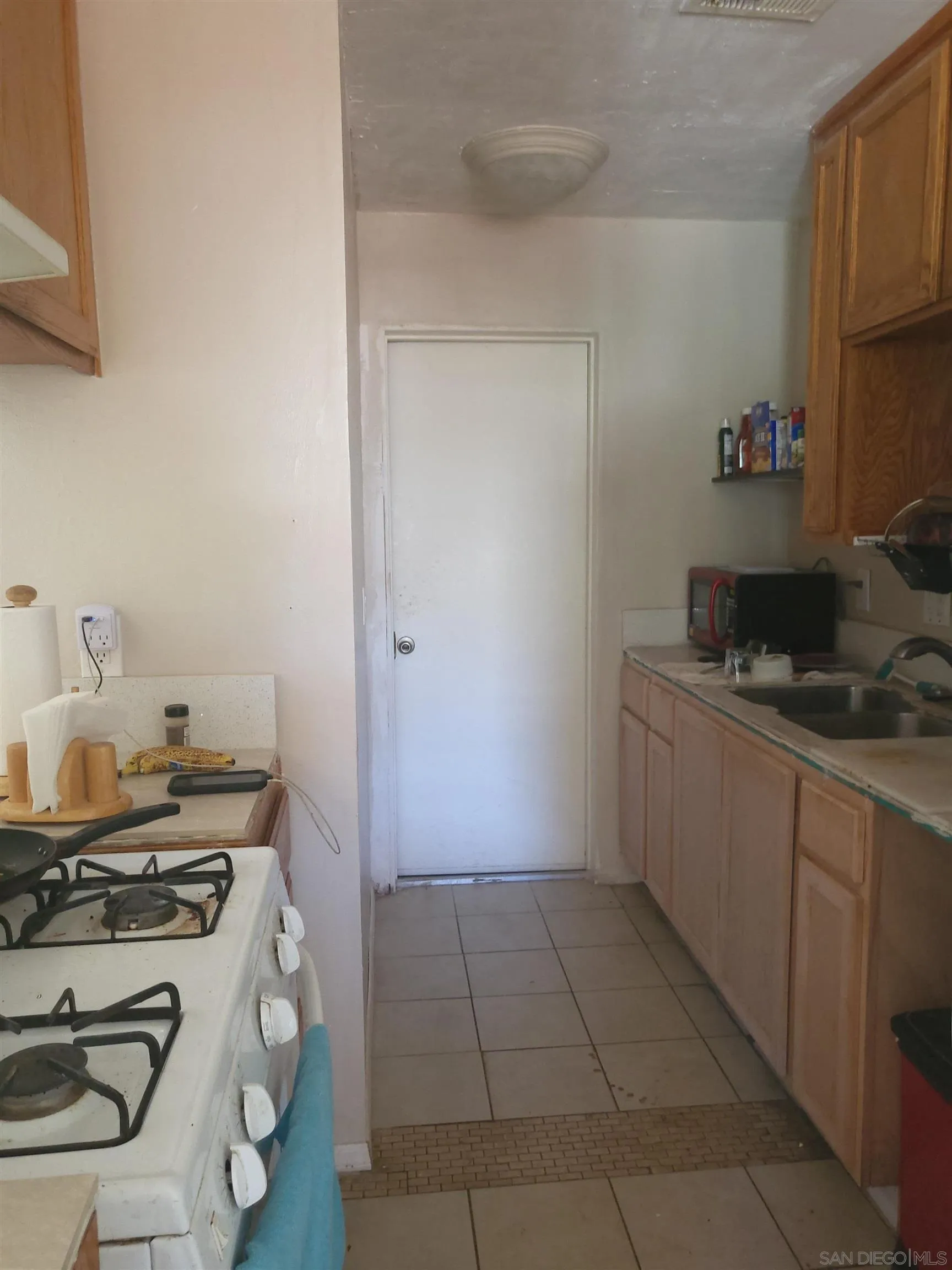 2027 Terracina Circle Spring Valley, CA 91977 - Photo 10 of 12 Gallery Image 10