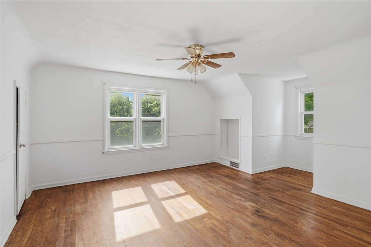 1158 West Reid Road Flint, MI 48507 - Photo 13 of 33