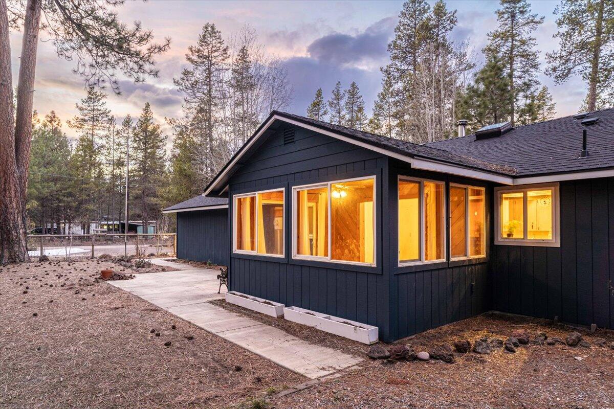 51520 Ash Road La Pine, OR 97739 - Photo 49 of 57 53-Twilight