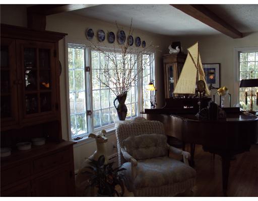 1207 Shore Road Cape Elizabeth, ME 04107 - Photo 6 of 24 Living Room.