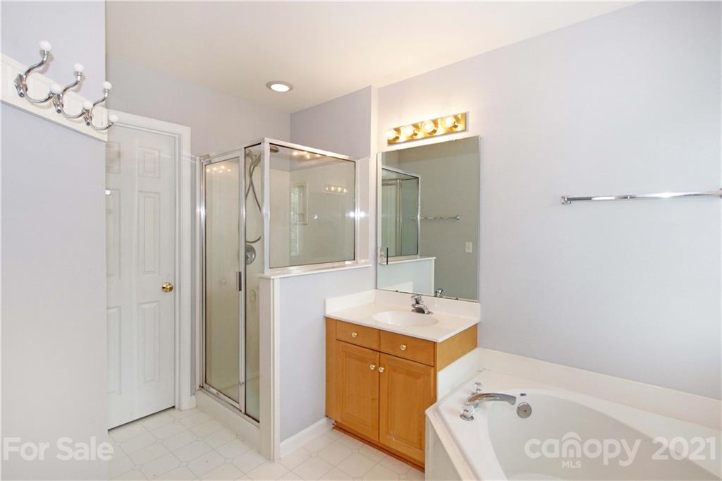 10402 Friarsgate Road Huntersville, NC 28078 - Photo 26 of 46 a bathroom with a tub sink and mirror