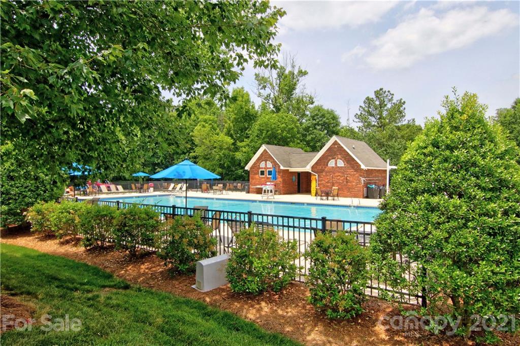 10402 Friarsgate Road Huntersville, NC 28078 - Photo 46 of 46 a front view of a house with garden