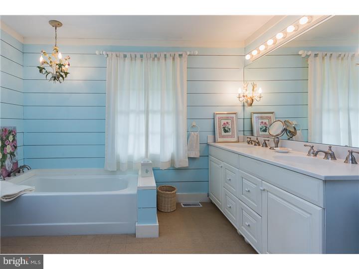 1017 South Leopard Road Berwyn, PA 19312 - Photo 10 of 22 Master Bathroom