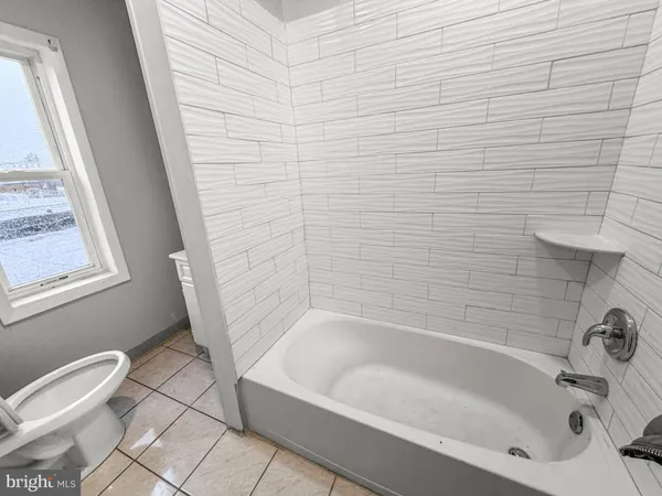 a bathroom with a bathtub and toilet