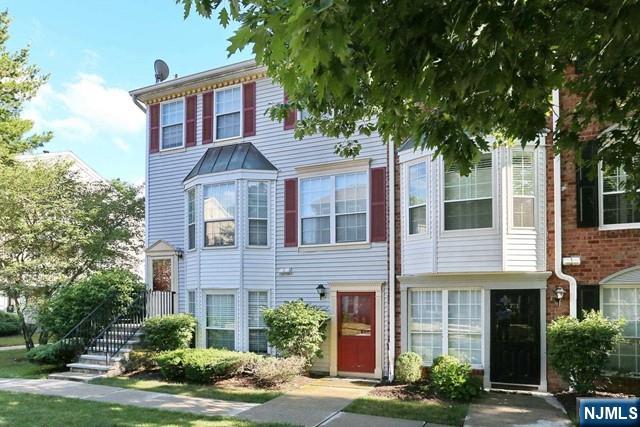 752 Pepperidge Road Mahwah, NJ 07430 - Photo 1 of 26