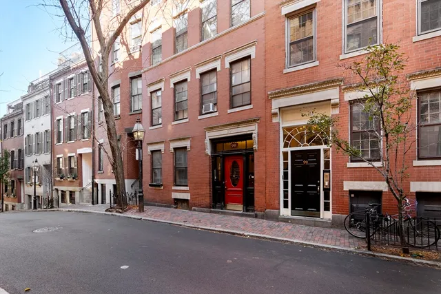 $2,700 | 99.5 Myrtle Street, Unit 1, Boston, MA 02114