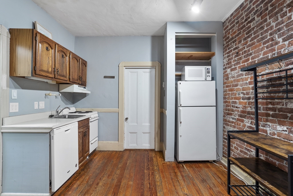 99.5 Myrtle Street, Unit 1 Boston, MA 02114 - Photo 5 of 12