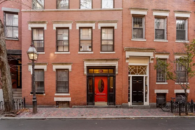 $2,700 | 99.5 Myrtle Street, Unit 1, Boston, MA 02114