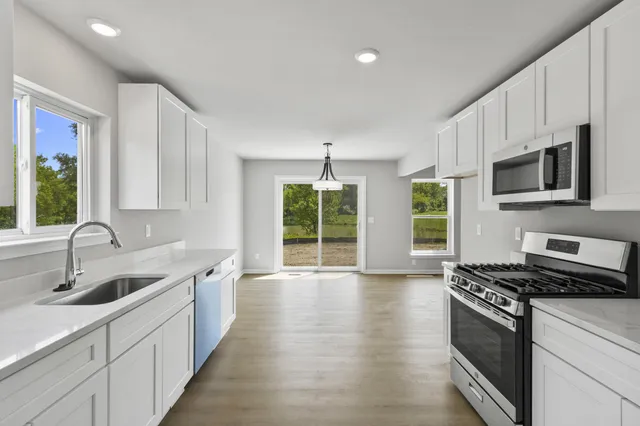 $321,500 | 31627 Augusta Drive, Unit 68, Romulus, MI 48174