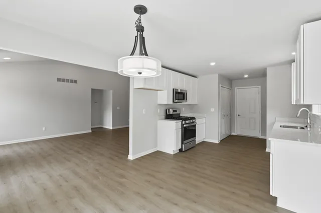 $321,500 | 31627 Augusta Drive, Unit 68, Romulus, MI 48174