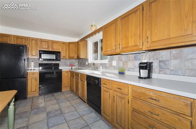 4315 Red Forest Road Monument, CO 80132 - Photo 8 of 32