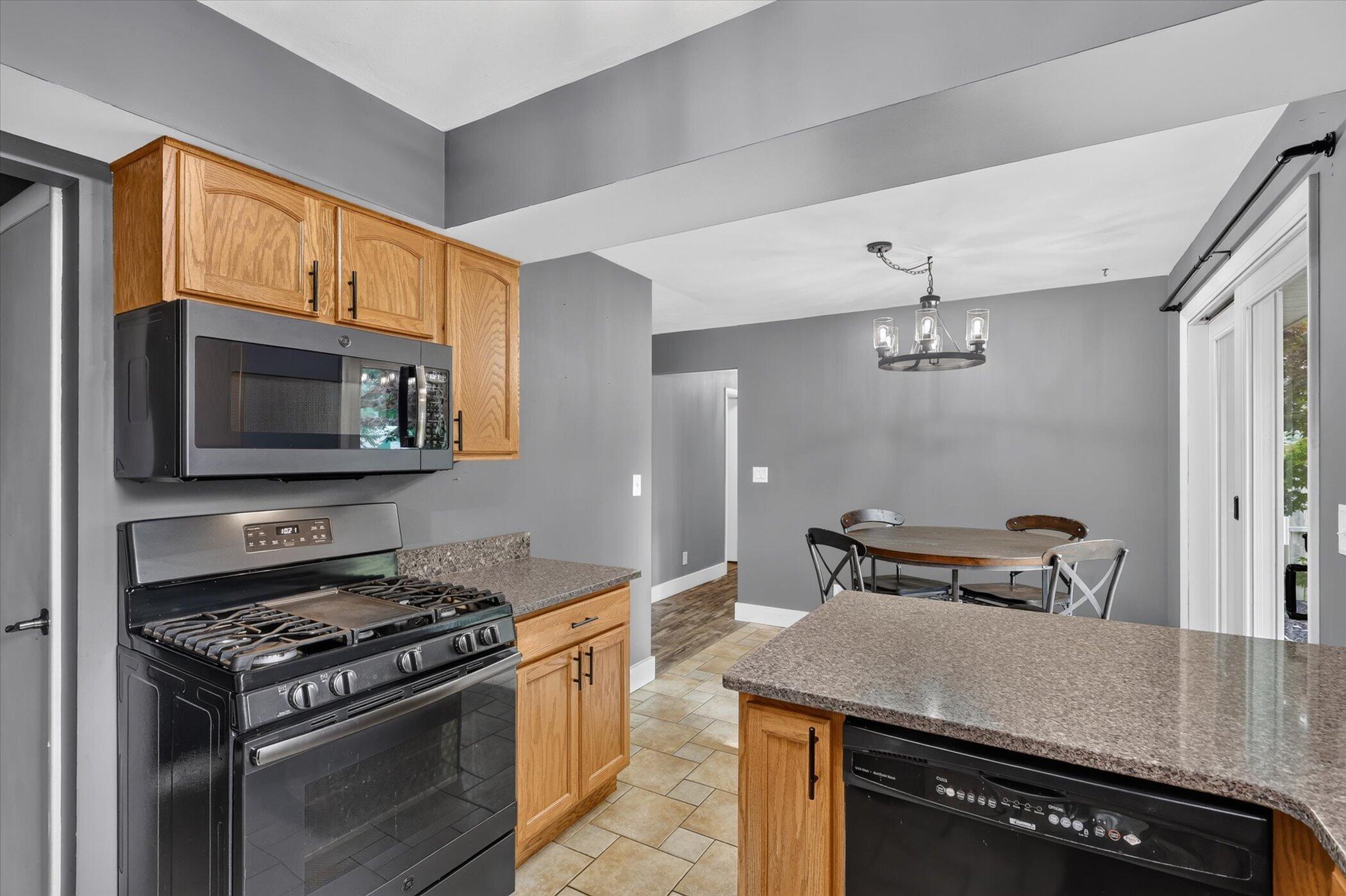 12043 South Sprinkle Road Vicksburg, MI 49097 - Photo 18 of 45 18-12043-S-Sprinkle-Rd-Windowstill