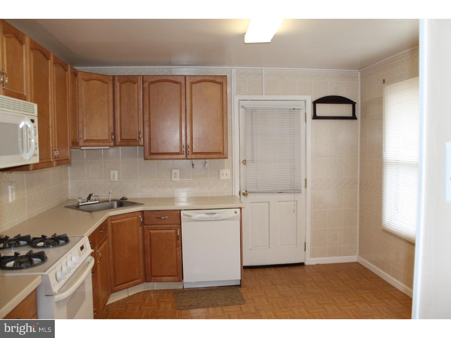 322 7th Avenue Lindenwold, NJ 08021 - Photo 2 of 25 Kitchen