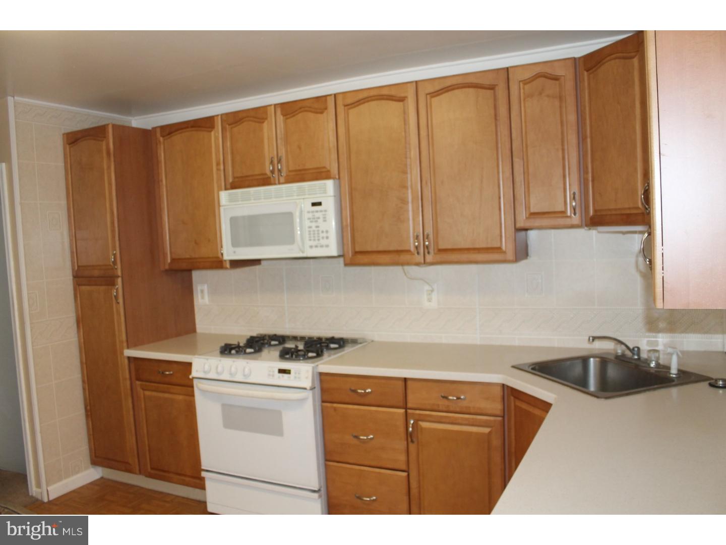 322 7th Avenue Lindenwold, NJ 08021 - Photo 3 of 25 Kitchen