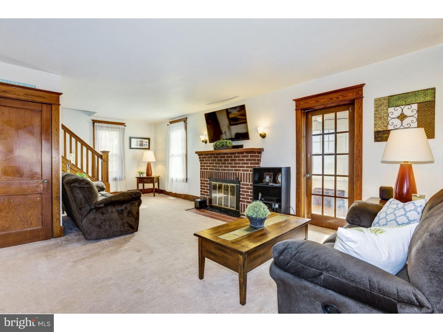 400 Dauphin Street Riverside, NJ 08075 - Photo 11 of 25 Living Room