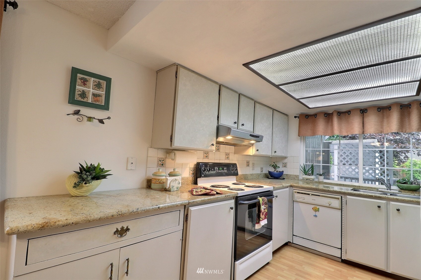17234 139th Place Southeast Renton, WA 98058 - Photo 12 of 36 a kitchen with a sink stove and cabinets
