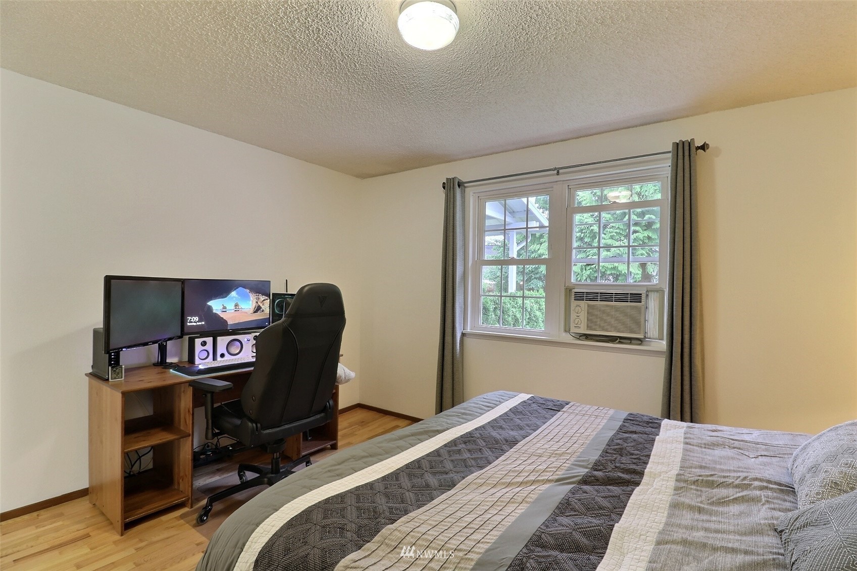 17234 139th Place Southeast Renton, WA 98058 - Photo 20 of 36 a bedroom with a bed and a window