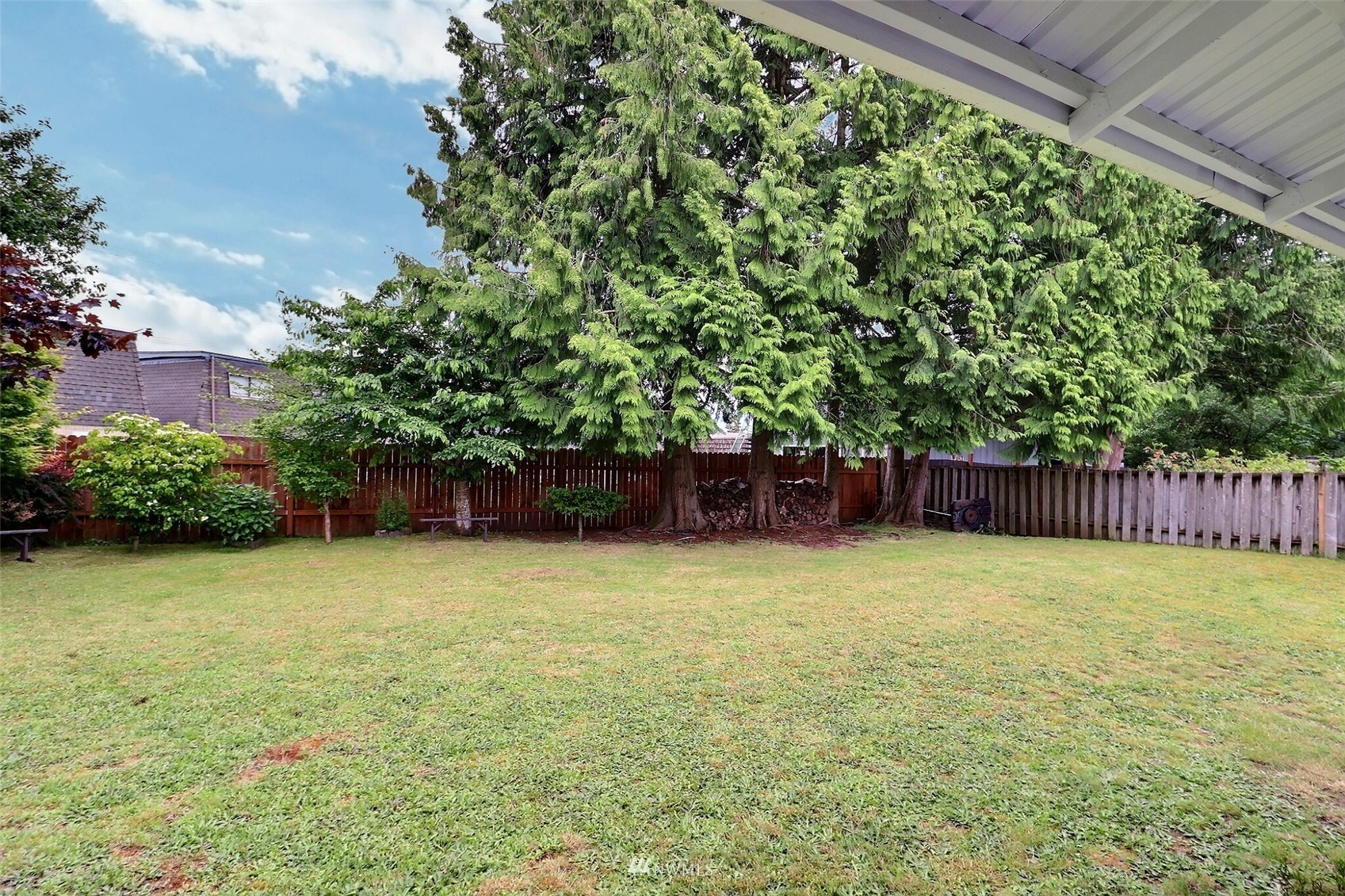 17234 139th Place Southeast Renton, WA 98058 - Photo 32 of 36 a backyard of a house with lots of green space