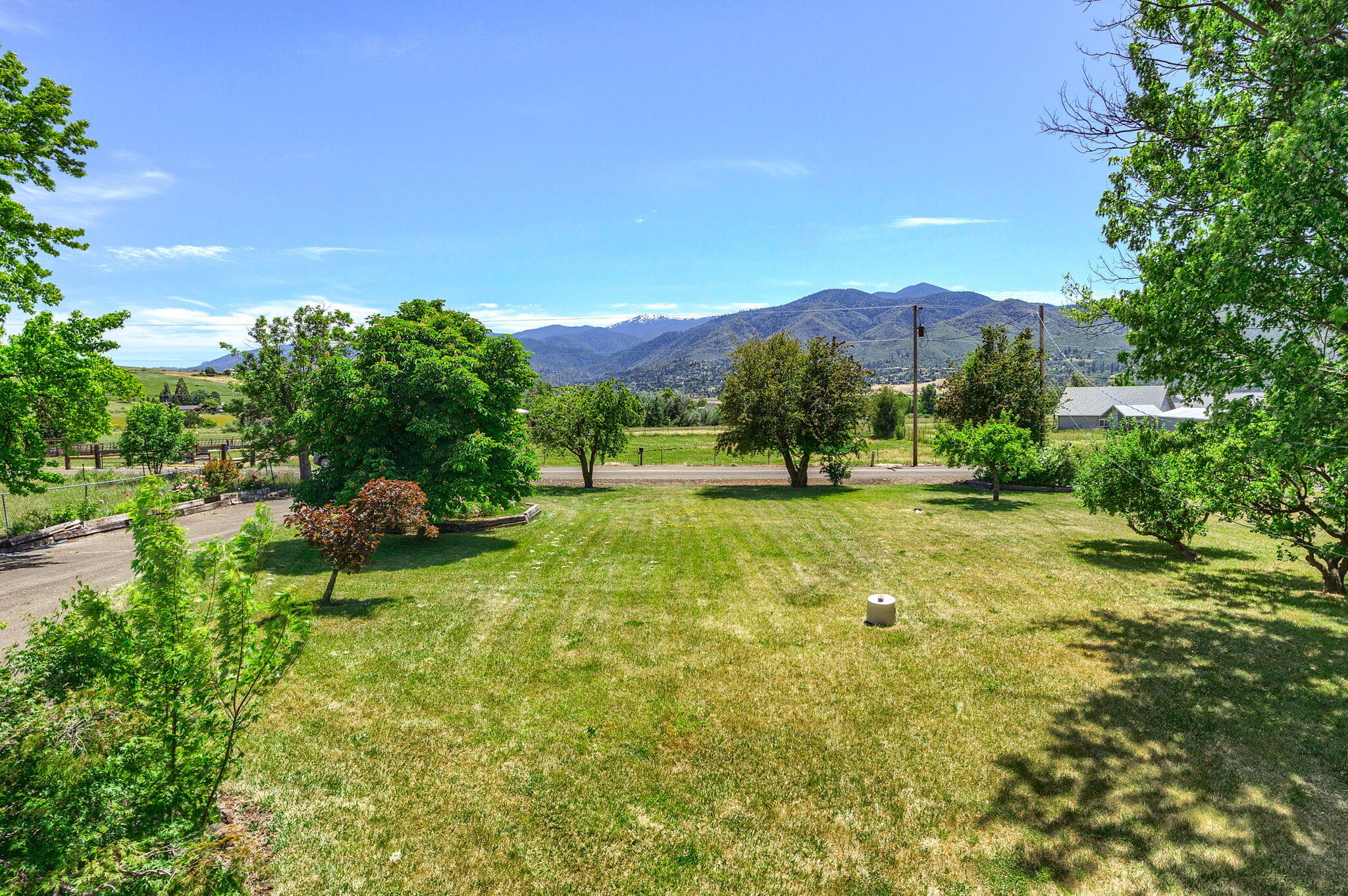 737 East Valley View Road Ashland, OR 97520 - Photo 52 of 63 ApxEVV (73)