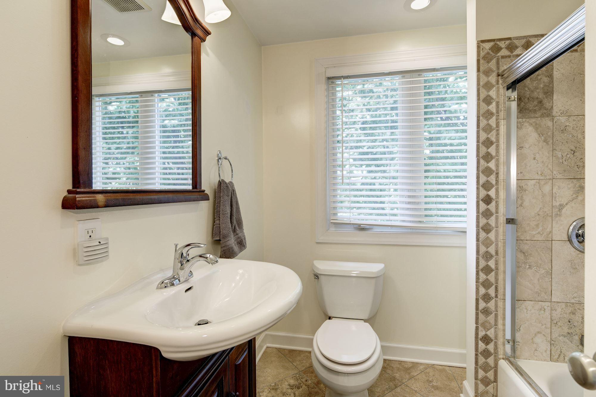 339 Cresswell Road Baltimore, MD 21225 - Photo 21 of 30 Bath (Master)