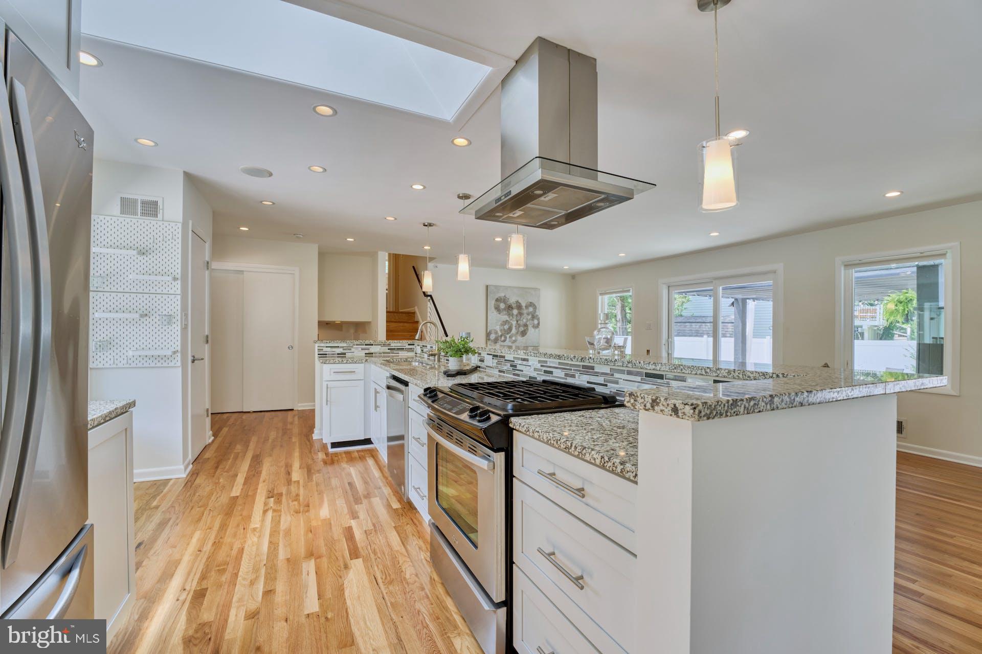 8320 Fort Hunt Road Alexandria, VA 22308 - Photo 13 of 63 Soft close cabinetry and stainless appliances