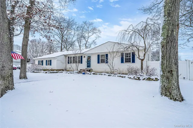 $669,000 | 1277 Hummel Avenue, Holbrook, NY 11741
