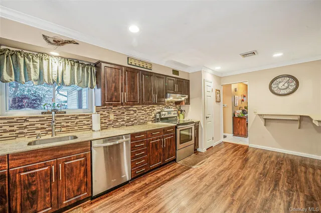 $669,000 | 1277 Hummel Avenue, Holbrook, NY 11741