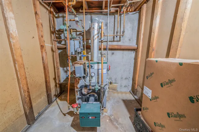 $669,000 | 1277 Hummel Avenue, Holbrook, NY 11741