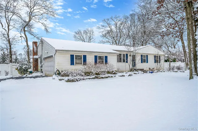 $669,000 | 1277 Hummel Avenue, Holbrook, NY 11741