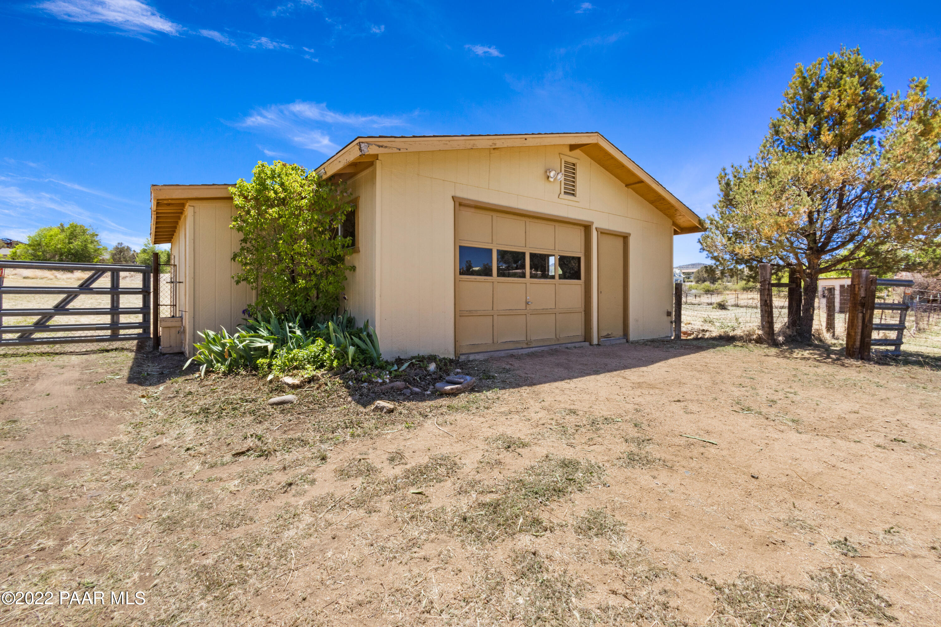 1481 West Cliff Rose Road Prescott, AZ 86305 - Photo 29 of 38 a view of a house with a yard