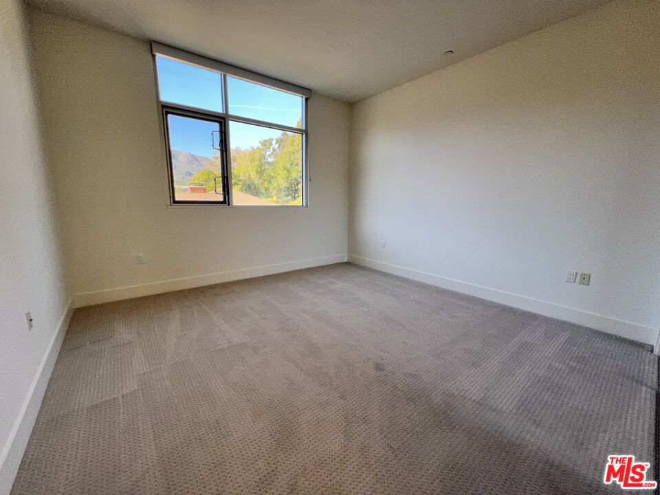 11715 Bellagio Road, Unit 305 Los Angeles, CA 90049 - Photo 12 of 25 an empty room with a window