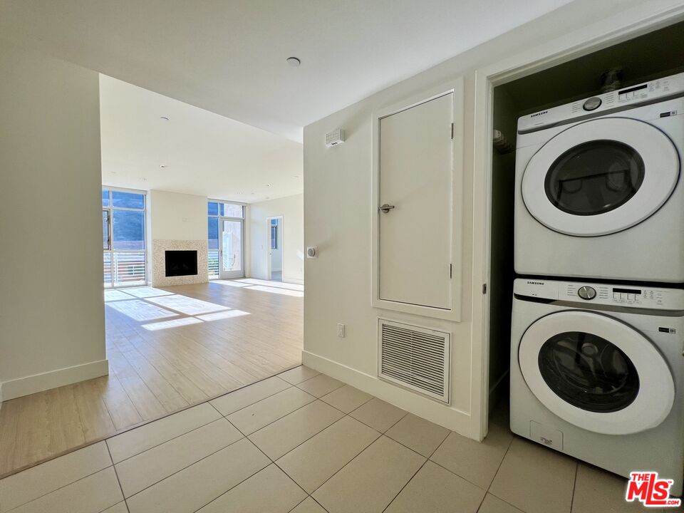 11715 Bellagio Road, Unit 305 Los Angeles, CA 90049 - Photo 15 of 25 a view of a hallway with washer and dryer