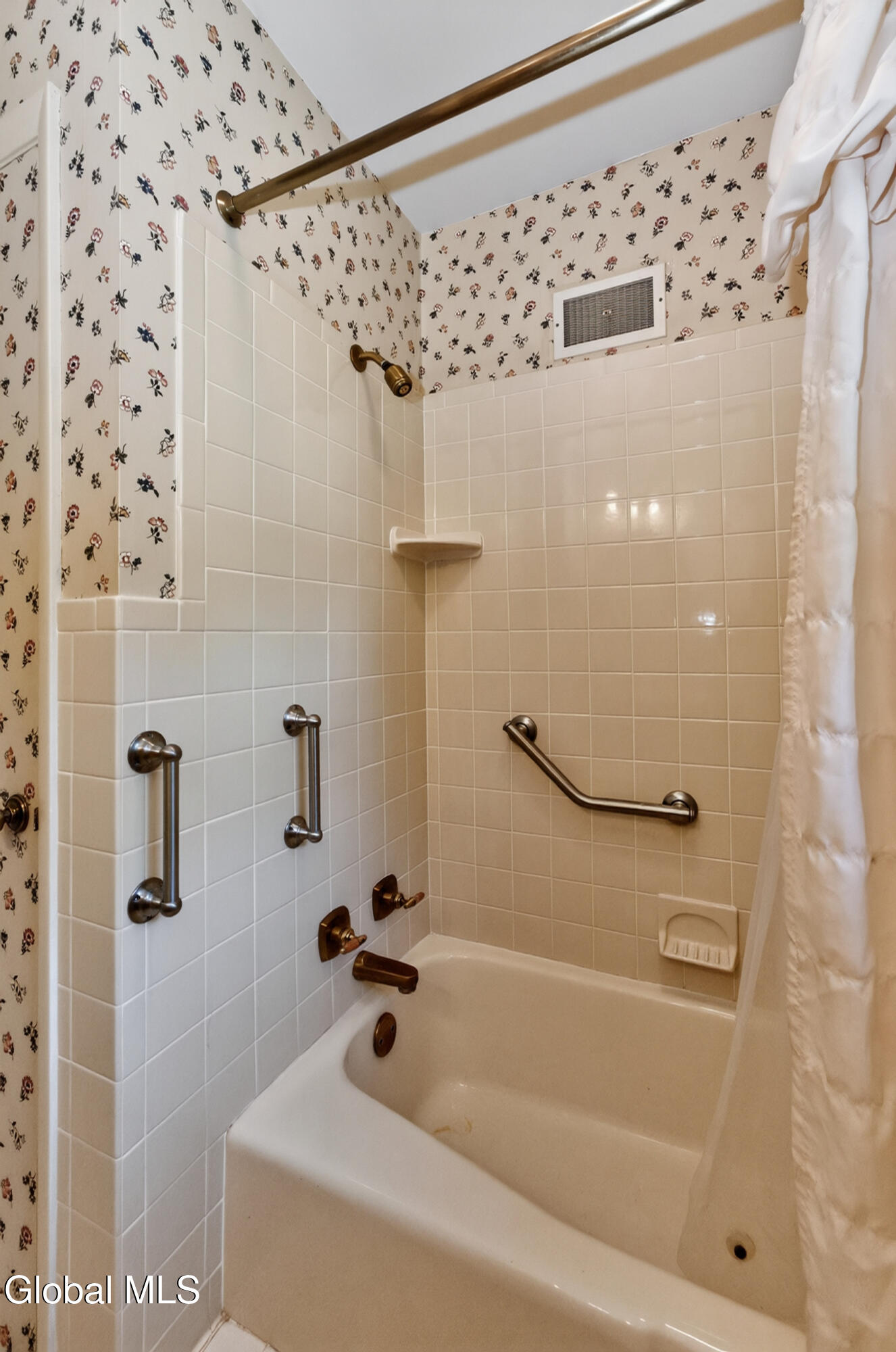 82 Salisbury Road Bethlehem, NY 12054 - Photo 21 of 37 5 Bathroom 2