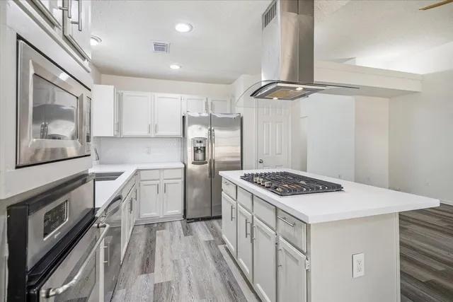 $2,600 | 143 West Village Knoll Circle, Spring, TX 77381