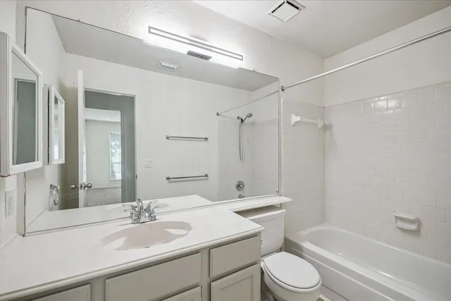 $2,600 | 143 West Village Knoll Circle, Spring, TX 77381