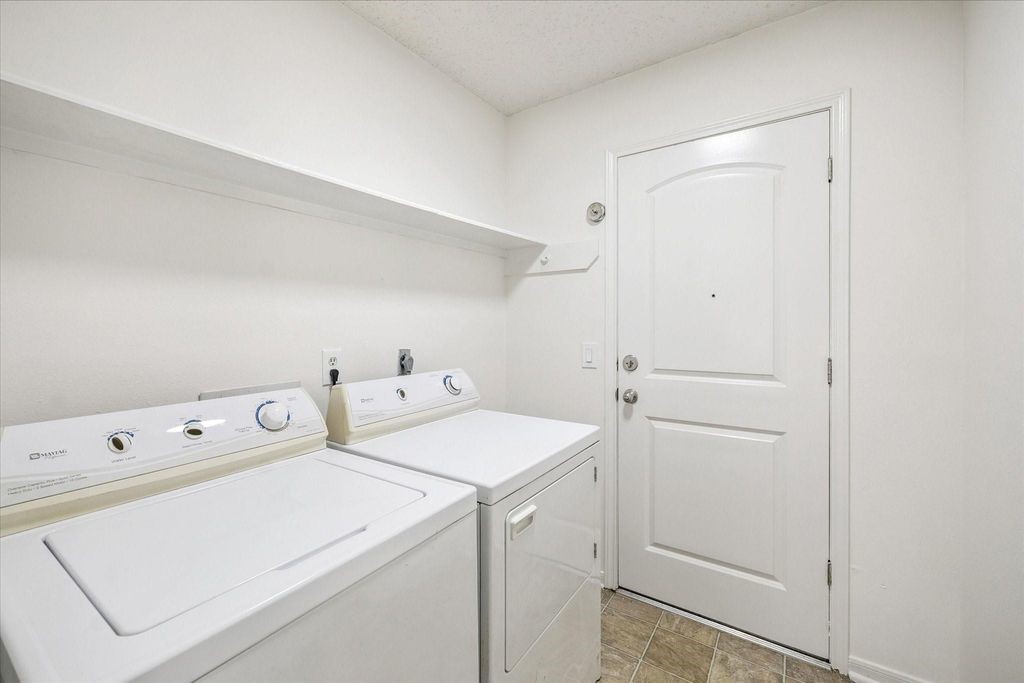143 West Village Knoll Circle Spring, TX 77381 - Photo 19 of 27
Enjoy the convenience of an in-home laundry room, freshly painted and move-in ready! This well-maintained space includes a washer and dryer, making laundry day a breeze. Clean, bright, and functional—everything you need for efficient everyday living.