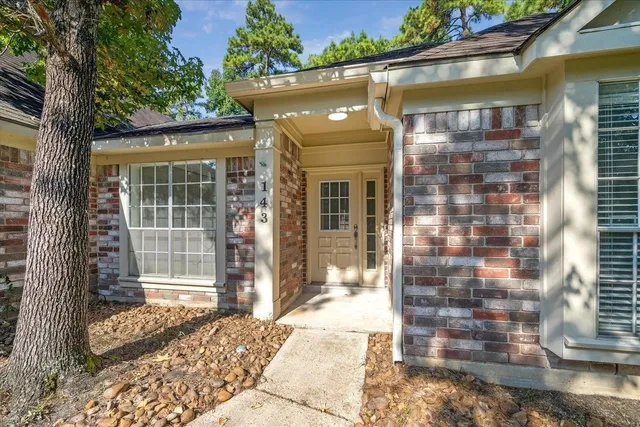 $2,600 | 143 West Village Knoll Circle, Spring, TX 77381