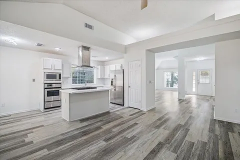 $2,600 | 143 West Village Knoll Circle, Spring, TX 77381