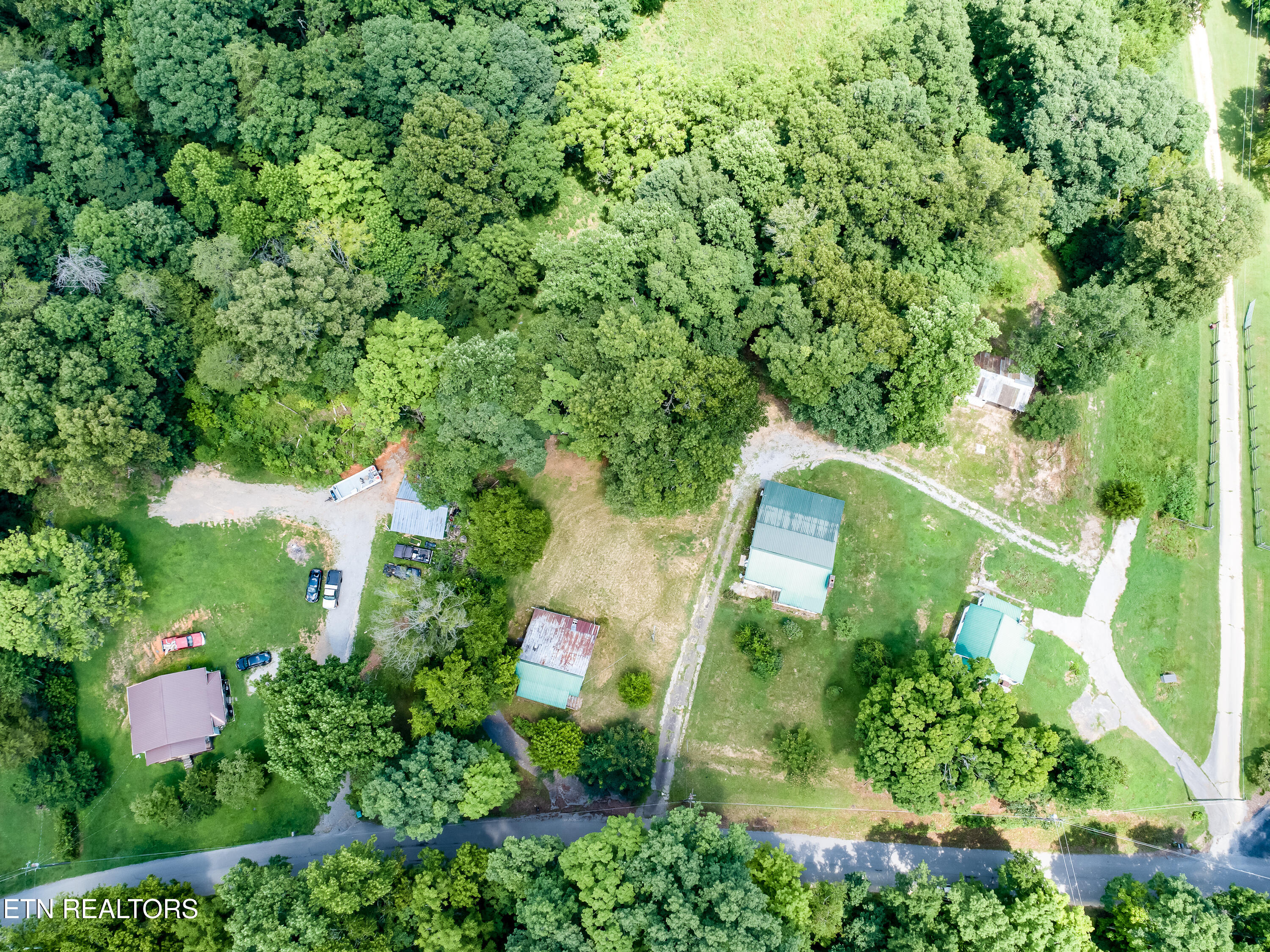 2518 Roseberry Road Mascot, TN 37806 - Photo 4 of 41 005-SMALL