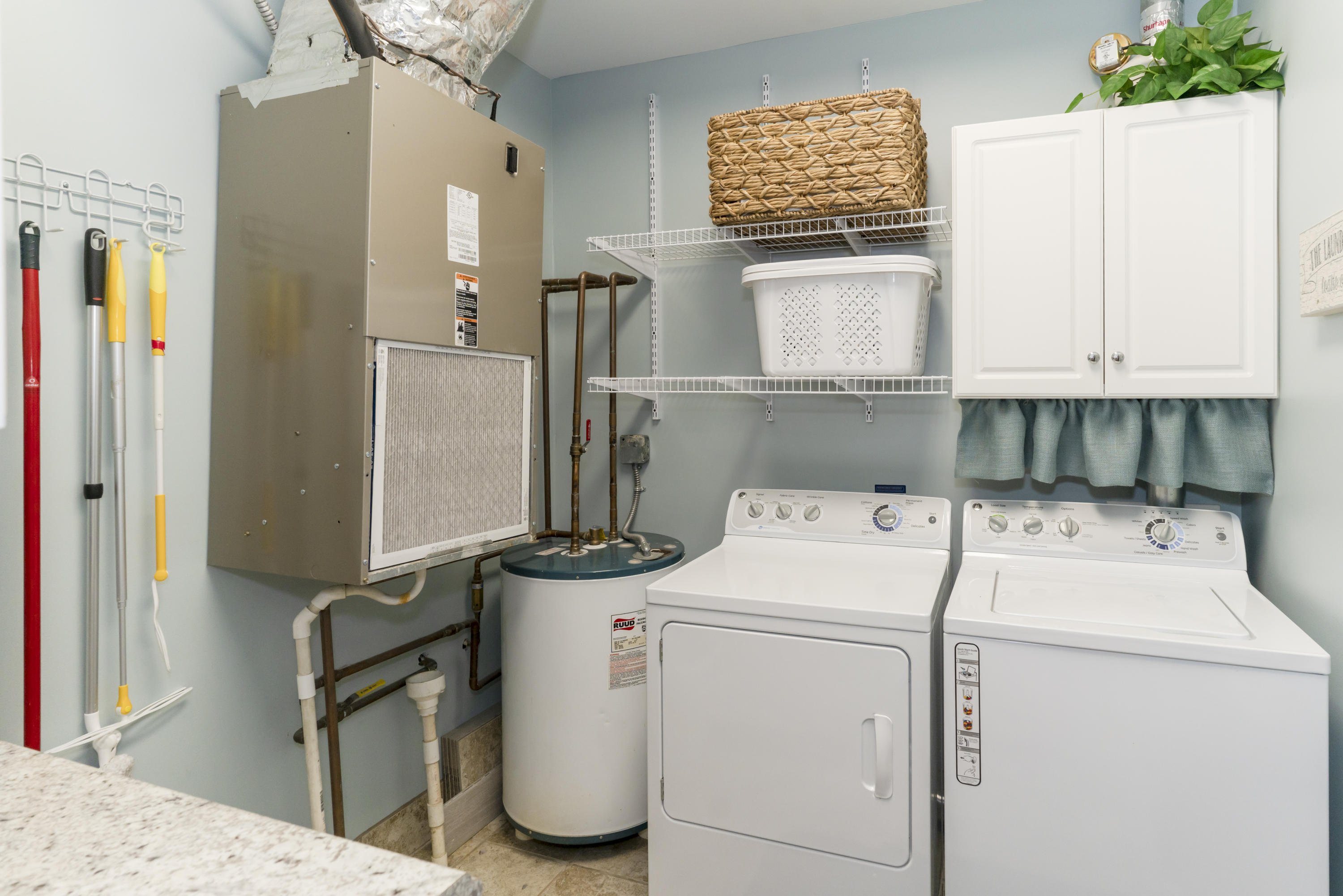 863 Flynn Street, Unit 104 Chattanooga, TN 37403 - Photo 27 of 39 Laundry