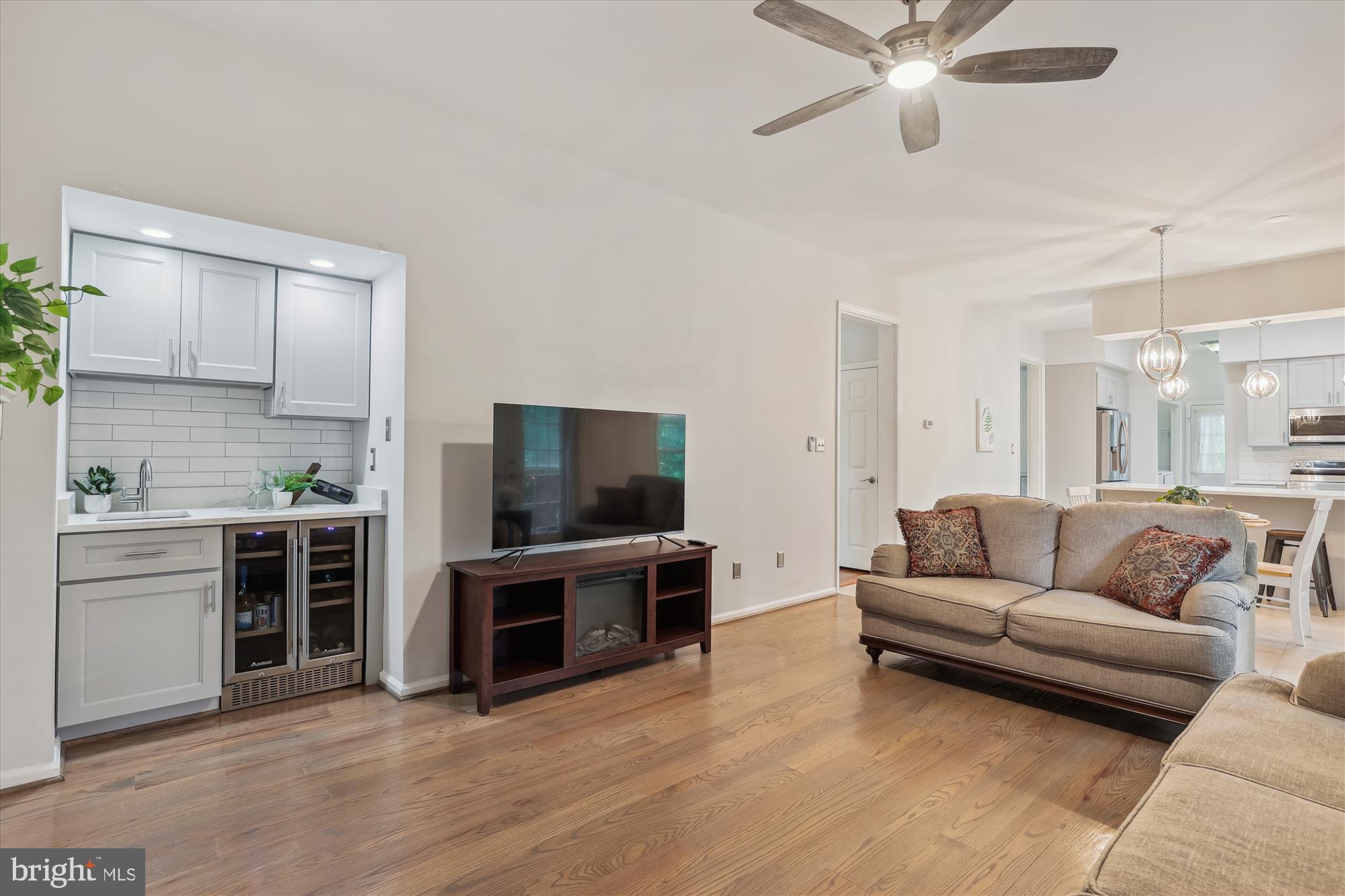 15895 Northgate Drive Dumfries, VA 22025 - Photo 12 of 39 Wet bar in the family room