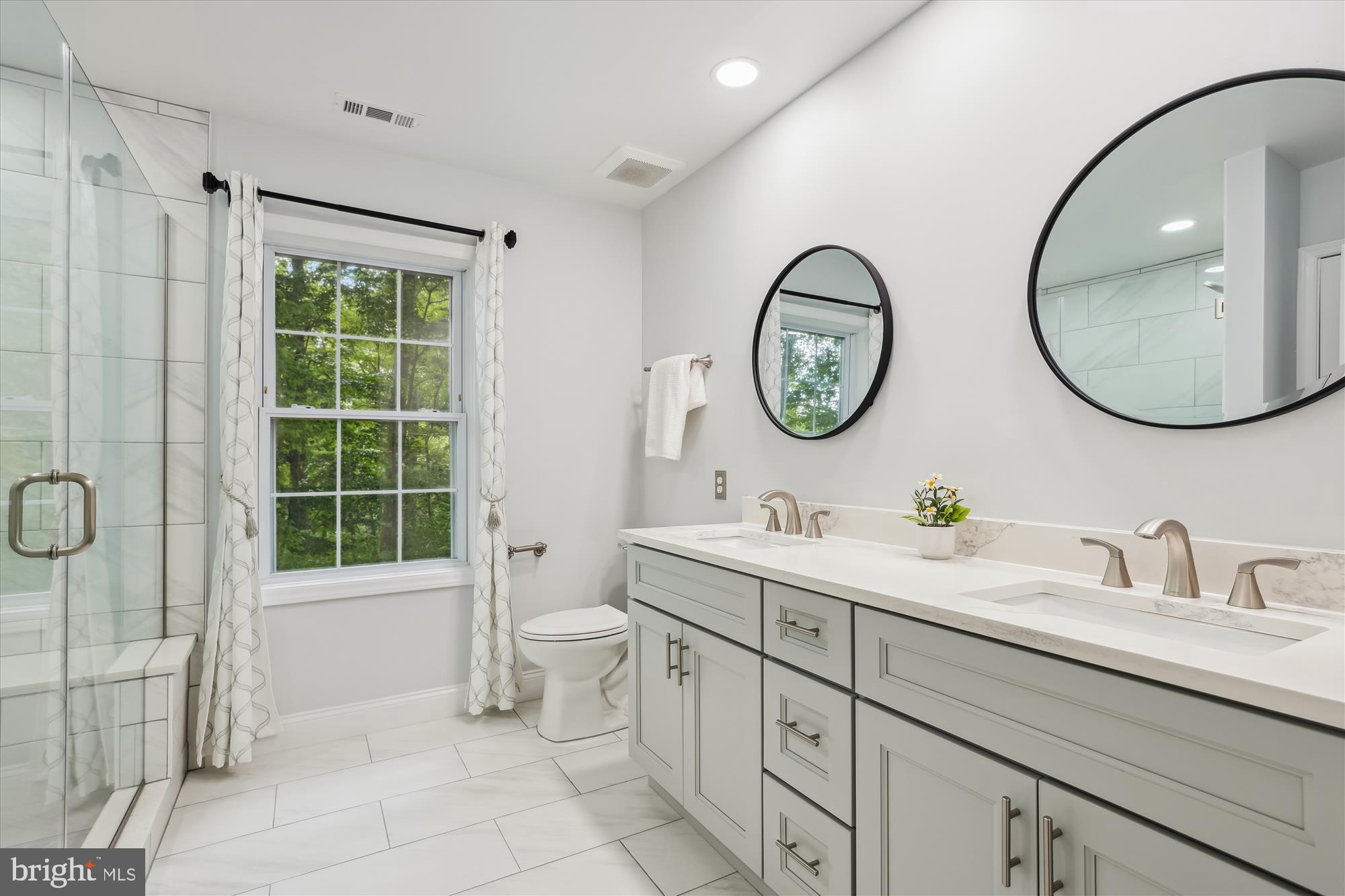 15895 Northgate Drive Dumfries, VA 22025 - Photo 20 of 39 Stunning en-suite bath with dual sinks