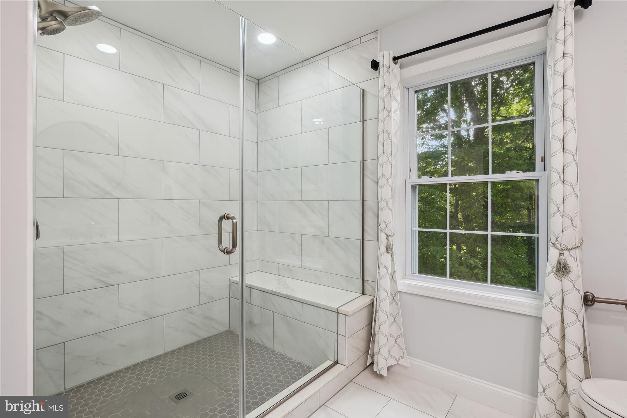 15895 Northgate Drive Dumfries, VA 22025 - Photo 21 of 39 And gorgeous shower!