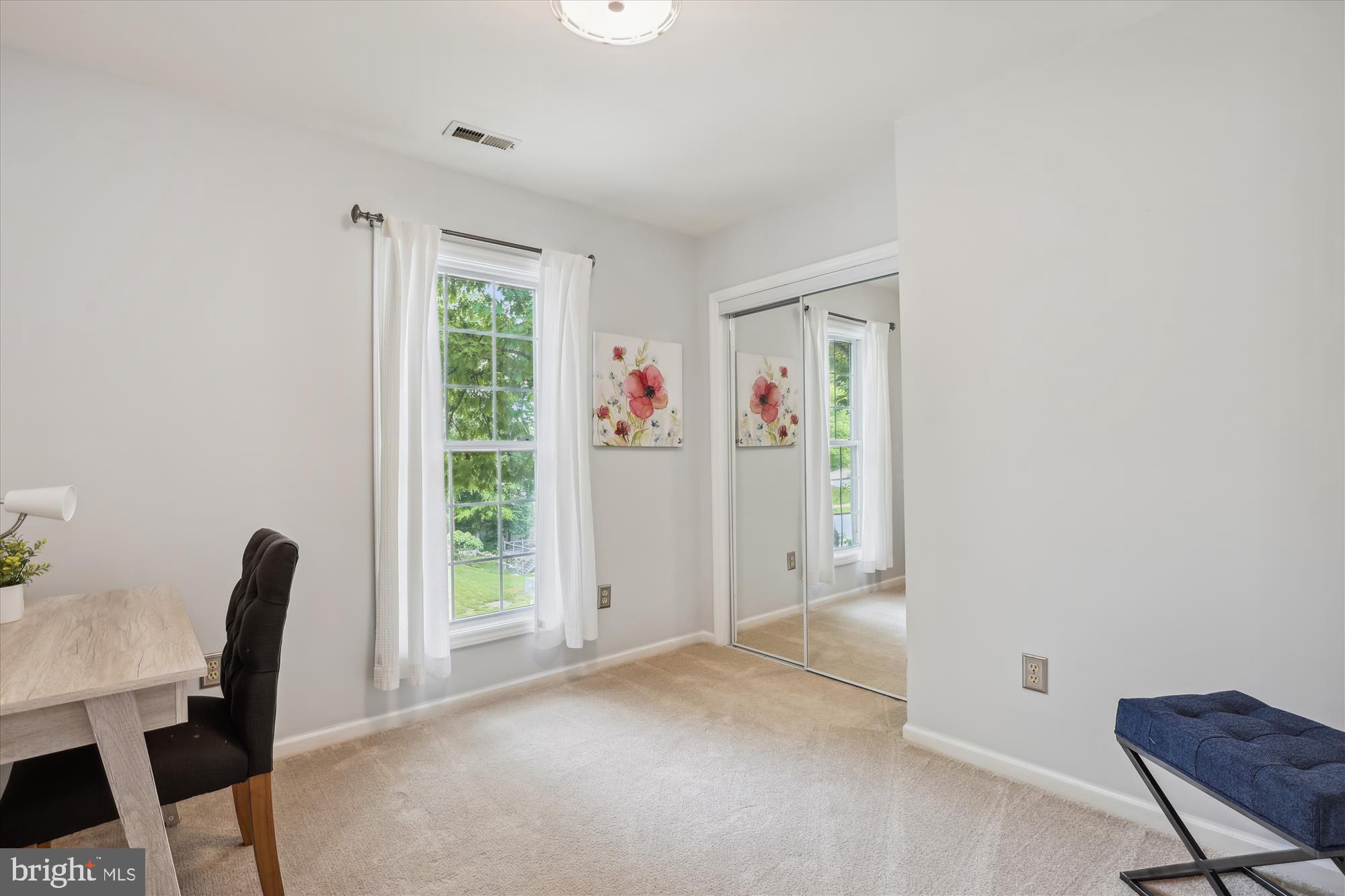 15895 Northgate Drive Dumfries, VA 22025 - Photo 24 of 39 Big windows for lots of light!