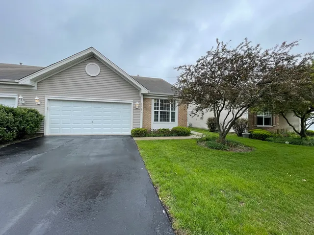 $2,300 | 1535 Reserve Lane, Unit 1535, DeKalb, IL 60115