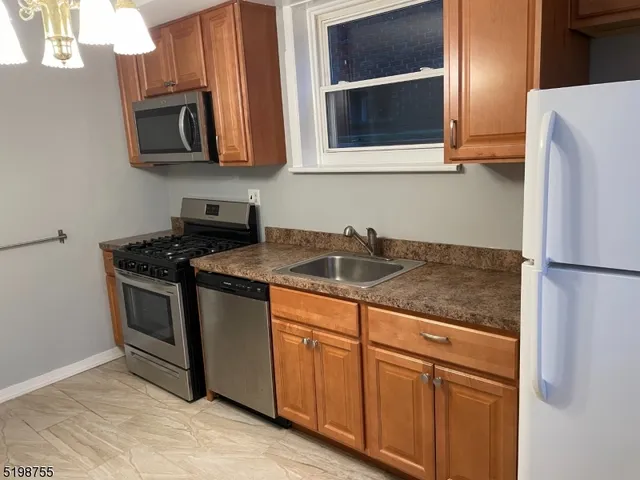 $1,900 | 357 Franklin Street, Unit 8, Bloomfield, NJ 07003