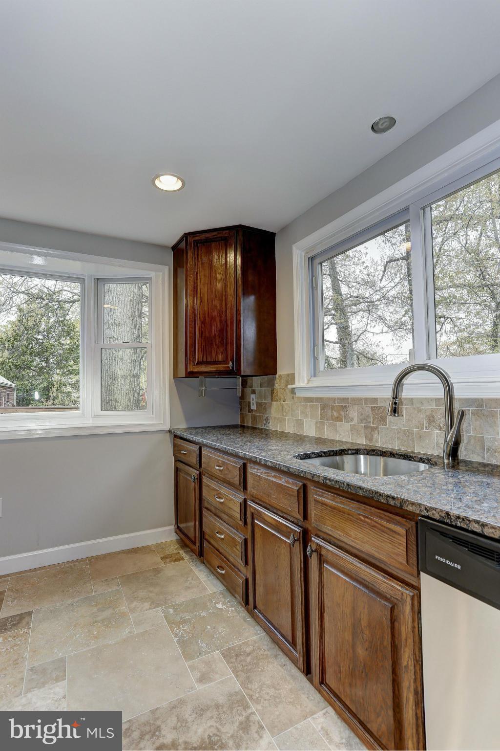 10600 Inwood Avenue Silver Spring, MD 20902 - Photo 16 of 30 Kitchen