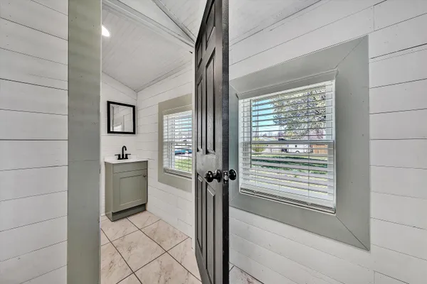 $2,100 | 402 7th Street, Salem, VA 24153